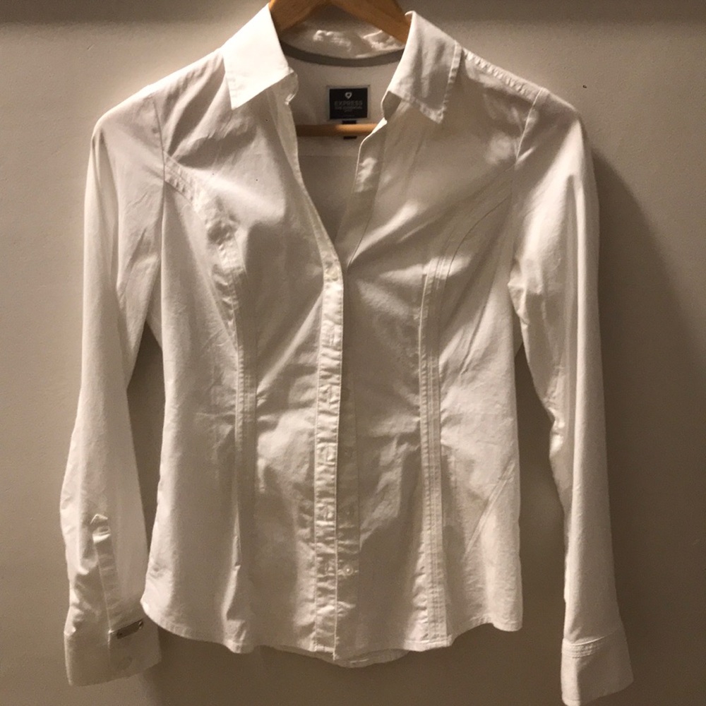 White button down “The essential shirt”